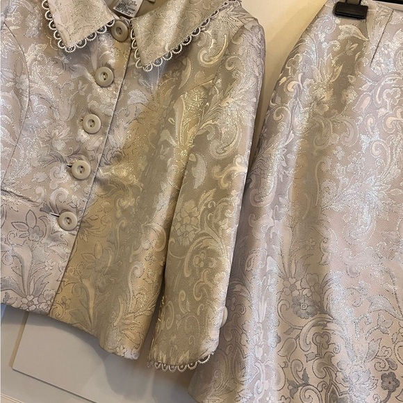 Elegant Cream Brocade Jacket and Skirt Set - Picture 10 of 13